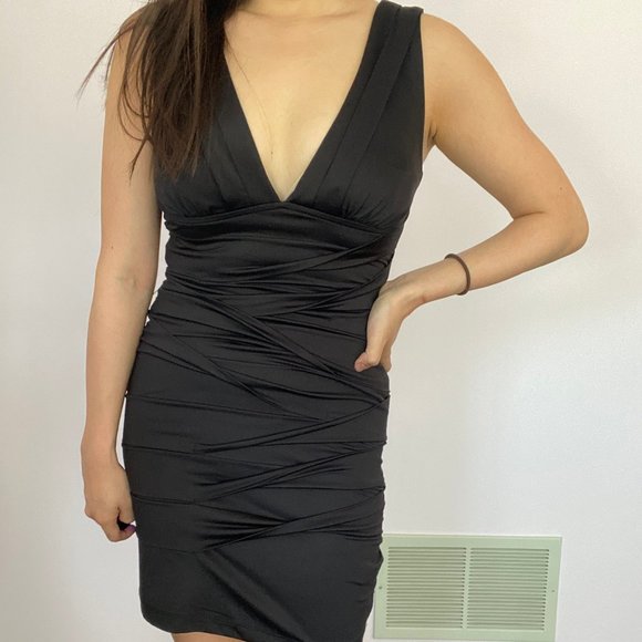Semi-formal Forever 21 Deep-V Little Black Dress for Prom/Graduation/Weddings - Picture 2 of 3